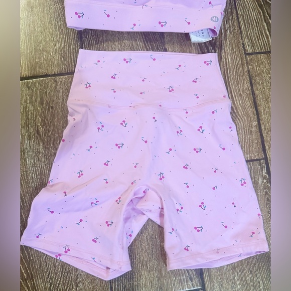 Astoria LUXE BLOSSOM Sports Bra and Scrunch Shorts NWT - Picture 6 of 8
